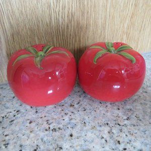 TOMATO Salt & Pepper Pots Ceramic (181C)